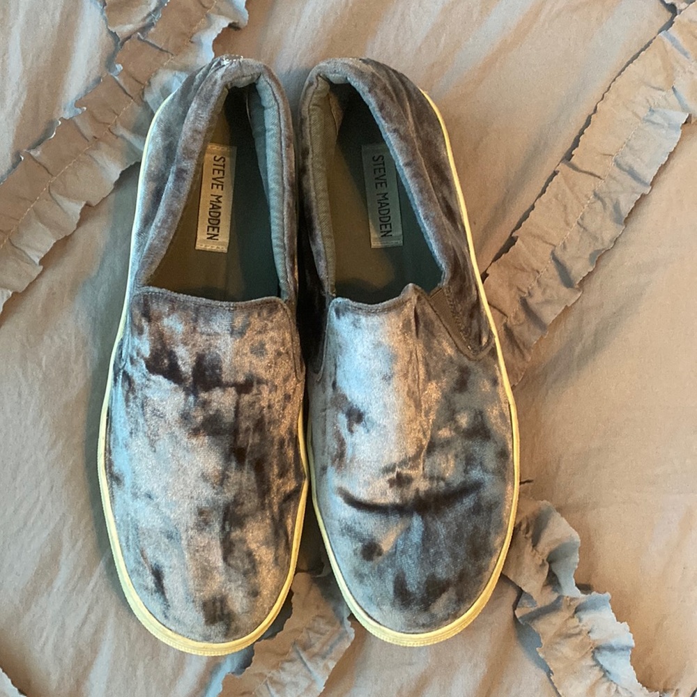 Steve Madden velvet slip ons